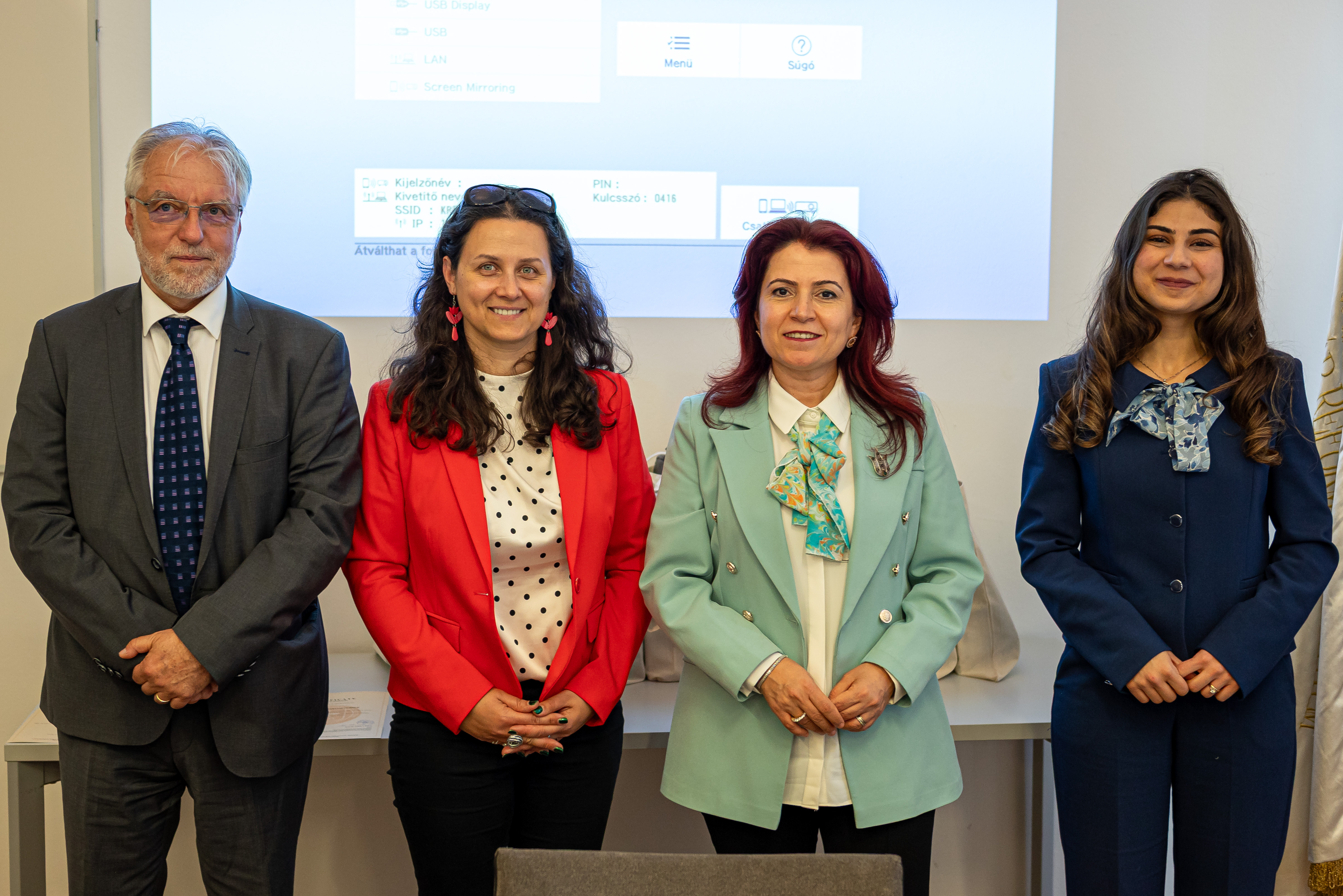 Dr. Molnár István, Dr. Dobrocsi Szilvia és két török vendég közös képe