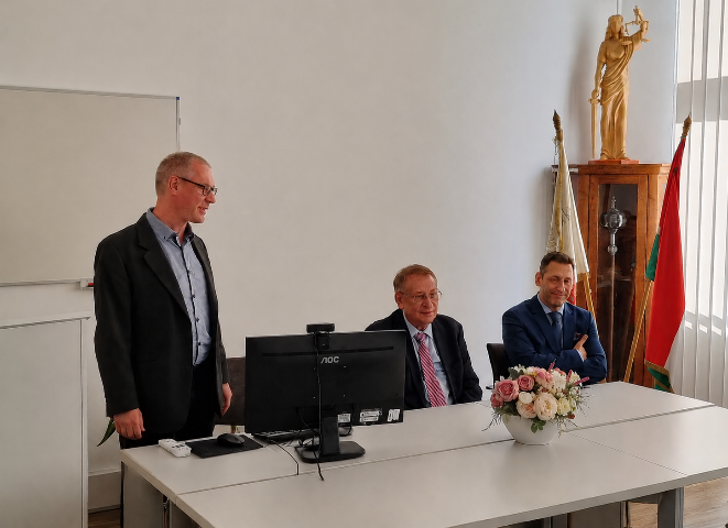 Dékán úr, Prof. Dr. Szabó Imre és Prof. Dr. Udvary Sándor dékánhelyettes úr